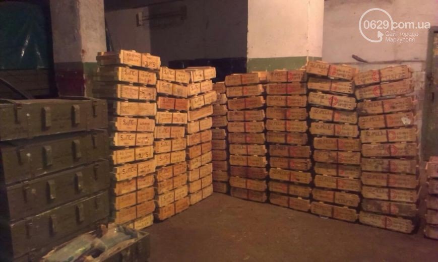 Суд лишил свободы двух сторонников «ДНР», которые пытались провезти под Мариуполем огромное количество боеприпасов (фото) - фото 1 Суд лишил свободы двух сторонников «ДНР», которые пытались провезти под Мариуполем огромное количество боеприпасов (фото) - фото 1