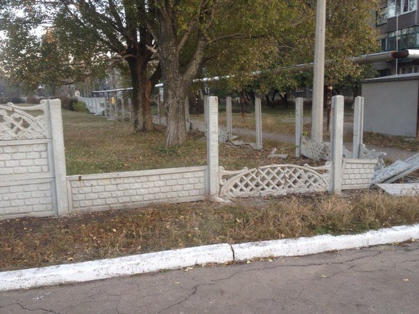 Димитровский УВК благодаря хулиганам осталась без забора (фото) - фото 6 Димитровский УВК благодаря хулиганам осталась без забора (фото) - фото 6
