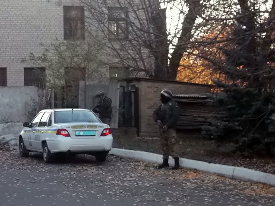 В Димитрове правоохранители и военные объединились на учениях (фото) - фото 5 В Димитрове правоохранители и военные объединились на учениях (фото) - фото 5