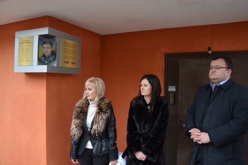 У Чернівцях відкрили меморіальну дошку пам'яті бійця Олексія Вербицького (фото) - фото 1 У Чернівцях відкрили меморіальну дошку пам'яті бійця Олексія Вербицького (фото) - фото 1