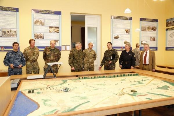 Одесскую военную академию посетила делегация НАТО (ФОТО) (фото) - фото 1
