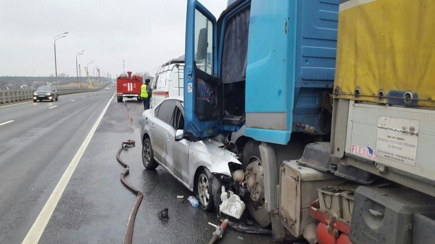 В Твери в страшной аварии погибли два человека (фото) - фото 1 В Твери в страшной аварии погибли два человека (фото) - фото 1
