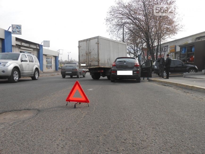 В Днепродзержинске произошло ДТП на улице Широкой (фото) - фото 4 В Днепродзержинске произошло ДТП на улице Широкой (фото) - фото 4