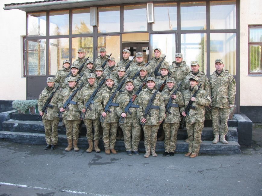 На Тернопільщині контрактники склали присягу. Більшість військовослужбовців – жінки (ФОТО) (фото) - фото 1 На Тернопільщині контрактники склали присягу. Більшість військовослужбовців – жінки (ФОТО) (фото) - фото 1