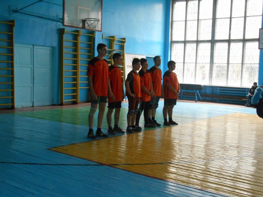 Сьогодні у Слов'янську технікуми грають у волейбол (фото) - фото 1 Сьогодні у Слов'янську технікуми грають у волейбол (фото) - фото 1