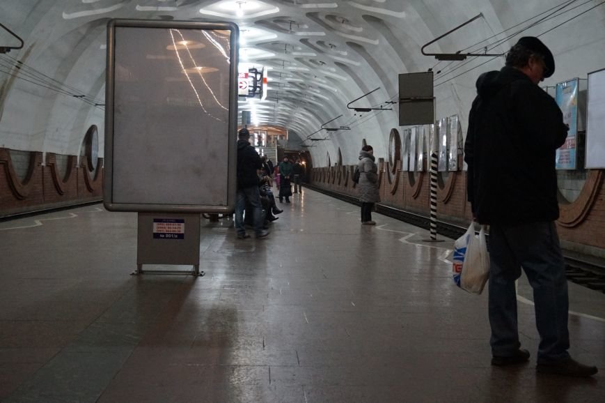 ЧП в Кривом Роге: в тоннеле столкнулись два скоростных трамвая. Спасатели вырезали зажатую между вагонами женщину-водителя (ФОТО) (фото) - фото 1 ЧП в Кривом Роге: в тоннеле столкнулись два скоростных трамвая. Спасатели вырезали зажатую между вагонами женщину-водителя (ФОТО) (фото) - фото 1