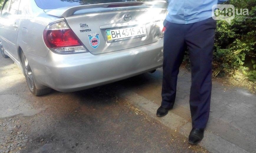 УВД: На авто «Спецназ ГРУ» по Одессе разъезжают родители милиционера (ФОТО) (фото) - фото 1