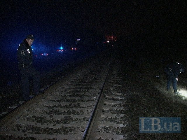 Под Киевом поезд насмерть сбил мужчину (ФОТО, ВИДЕО) (фото) - фото 3 Под Киевом поезд насмерть сбил мужчину (ФОТО, ВИДЕО) (фото) - фото 3
