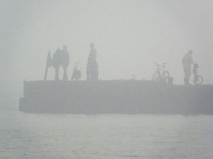 Город в облаках: Одесситы делятся фотографиями невероятно красивого тумана (ФОТО) (фото) - фото 1