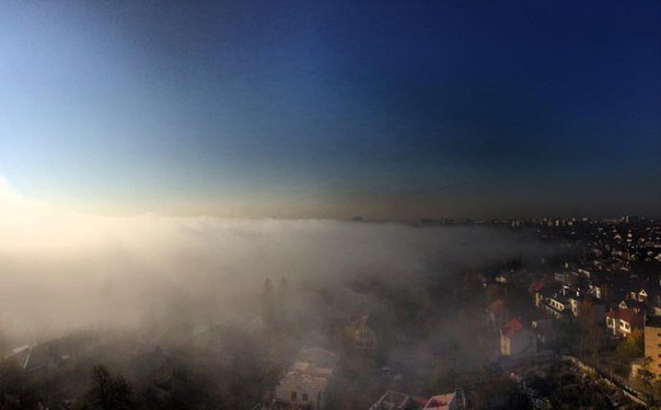 Город в облаках: Одесситы делятся фотографиями невероятно красивого тумана (ФОТО) (фото) - фото 1