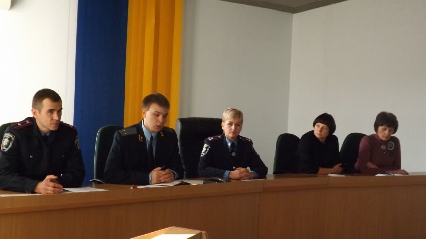 Проблему совершения суицидов детьми обсуждали в Павлоградском горотделе милиции (фото) - фото 2 Проблему совершения суицидов детьми обсуждали в Павлоградском горотделе милиции (фото) - фото 2