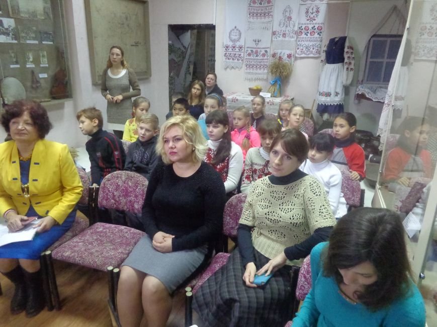 «Коли забув ти рідну мову, біднієш духом ти щодня…» - Красноармейск празднует День украинской письменности и языка (фото) - фото 2 «Коли забув ти рідну мову, біднієш духом ти щодня…» - Красноармейск празднует День украинской письменности и языка (фото) - фото 2