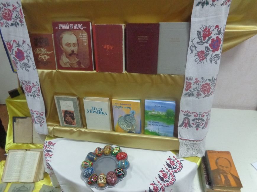 «Коли забув ти рідну мову, біднієш духом ти щодня…» - Красноармейск празднует День украинской письменности и языка (фото) - фото 1 «Коли забув ти рідну мову, біднієш духом ти щодня…» - Красноармейск празднует День украинской письменности и языка (фото) - фото 1
