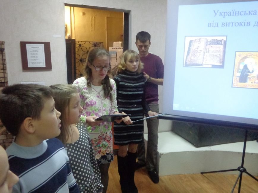 «Коли забув ти рідну мову, біднієш духом ти щодня…» - Красноармейск празднует День украинской письменности и языка (фото) - фото 1 «Коли забув ти рідну мову, біднієш духом ти щодня…» - Красноармейск празднует День украинской письменности и языка (фото) - фото 1