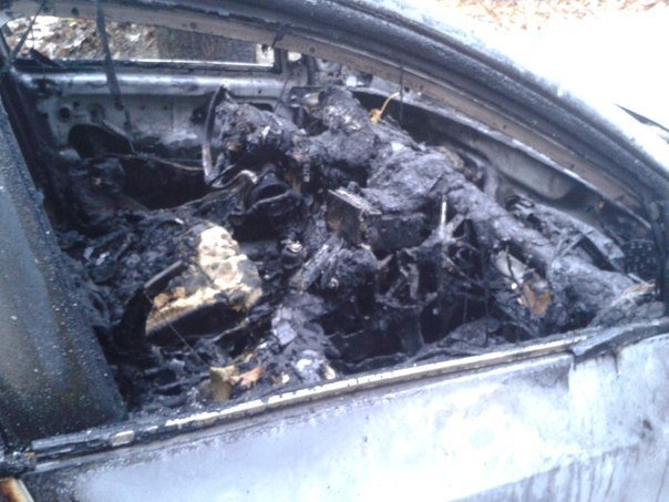 Череда поджогов автомобилей в Симферополе продолжается: Только за утро сгорело три машины (ФОТО) (фото) - фото 5 Череда поджогов автомобилей в Симферополе продолжается: Только за утро сгорело три машины (ФОТО) (фото) - фото 5