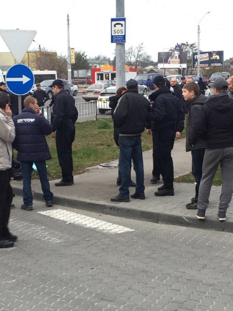 На вулиці Богдана Хмельницького водій легковика вчинив смертельний наїзд на пішохода (ФОТО) (фото) - фото 3 На вулиці Богдана Хмельницького водій легковика вчинив смертельний наїзд на пішохода (ФОТО) (фото) - фото 3