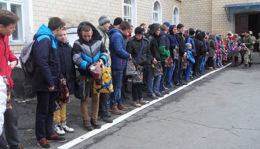 Щоб дівчата тримали квіти, чоловіки мають тримати зброю: сотня полт... Щоб дівчата тримали квіти, чоловіки мають тримати зброю: сотня полтавців поповнила ряди ЗСУ та нацгвардії (ФОТО) (фото) - фото 1