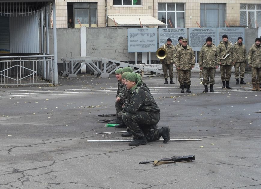 Щоб дівчата тримали квіти, чоловіки мають тримати зброю: сотня полтавців поповнила ряди ЗСУ та нацгвардії (ФОТО) (фото) - фото 4 Щоб дівчата тримали квіти, чоловіки мають тримати зброю: сотня полтавців поповнила ряди ЗСУ та нацгвардії (ФОТО) (фото) - фото 4