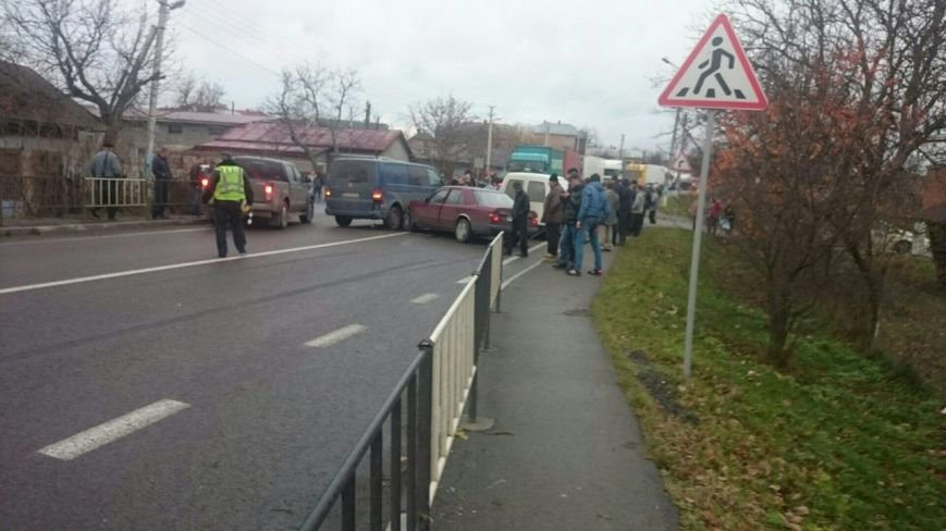 Аварія на Львівщині спричинила затори (ФОТО) (фото) - фото 1 Аварія на Львівщині спричинила затори (ФОТО) (фото) - фото 1