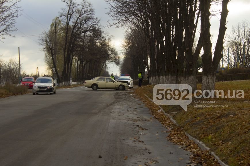 ДТП в Днепродзержинске: на проспекте Аношкина столкнулись «КИА» и «Мерседес» (фото) - фото 1 ДТП в Днепродзержинске: на проспекте Аношкина столкнулись «КИА» и «Мерседес» (фото) - фото 1
