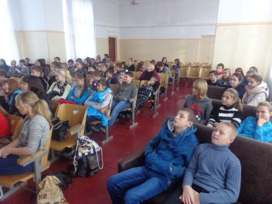 Школьники Родинского встретились с «Городскими стражами» (фото) - фото 2 Школьники Родинского встретились с «Городскими стражами» (фото) - фото 2