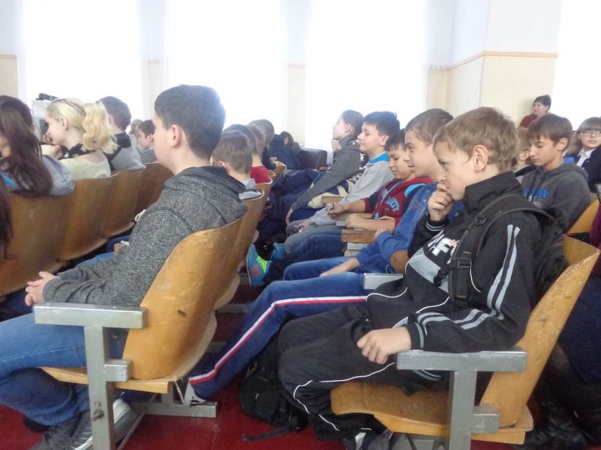 Школьники Родинского встретились с «Городскими стражами» (фото) - фото 1 Школьники Родинского встретились с «Городскими стражами» (фото) - фото 1
