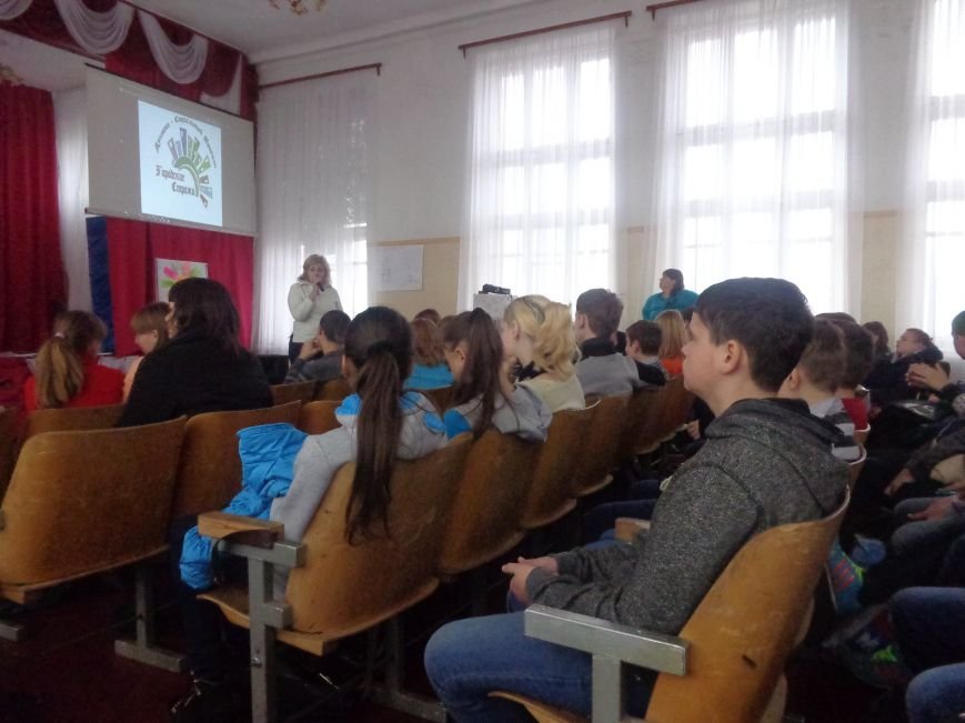 Школьники Родинского встретились с «Городскими стражами» (фото) - фото 1 Школьники Родинского встретились с «Городскими стражами» (фото) - фото 1