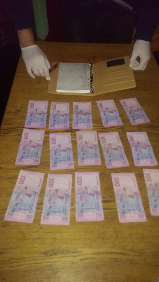 Співробітники СБУ затримали на хабарі капітана поліції на Львівщині (ФОТО) (фото) - фото 1 Співробітники СБУ затримали на хабарі капітана поліції на Львівщині (ФОТО) (фото) - фото 1