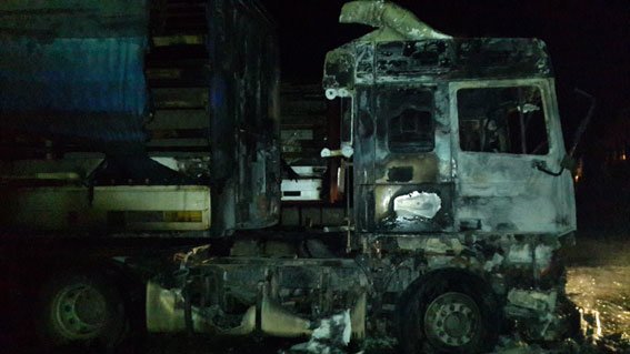 Две фуры сгорели в Черниговской области при таинственных обстоятельствах (фото) - фото 1 Две фуры сгорели в Черниговской области при таинственных обстоятельствах (фото) - фото 1