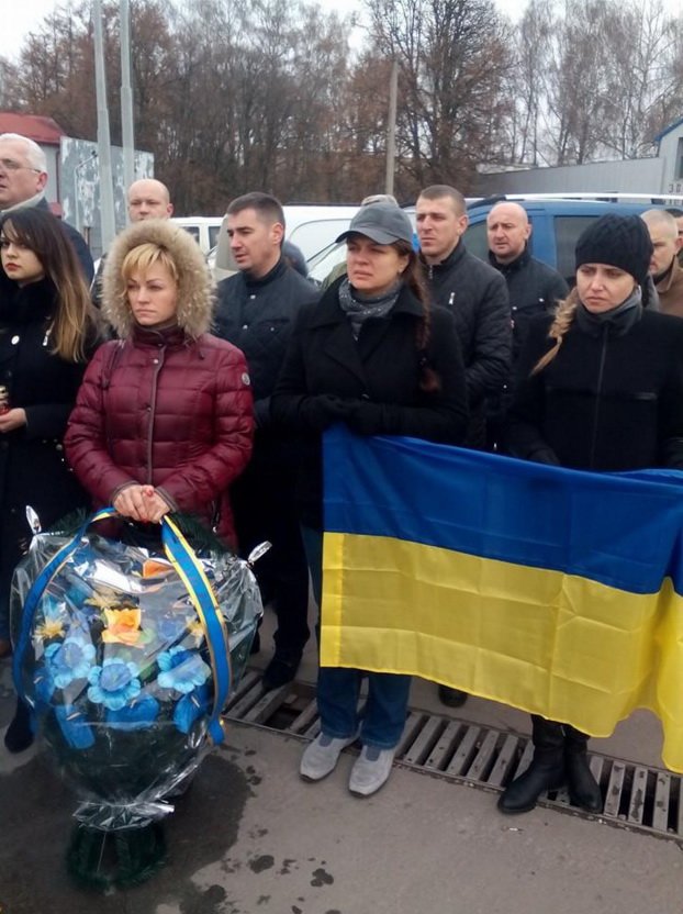 У Тернополі зустріли тіло загиблого в АТО Героя (фото) - фото 3 У Тернополі зустріли тіло загиблого в АТО Героя (фото) - фото 3