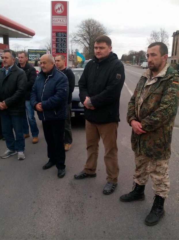 У Тернополі зустріли тіло загиблого в АТО Героя (фото) - фото 2 У Тернополі зустріли тіло загиблого в АТО Героя (фото) - фото 2