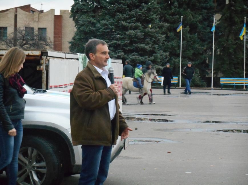 Віче у Слов’янську присвятили жертвам страшного теракту у Франції (фото) - фото 4 Віче у Слов’янську присвятили жертвам страшного теракту у Франції (фото) - фото 4