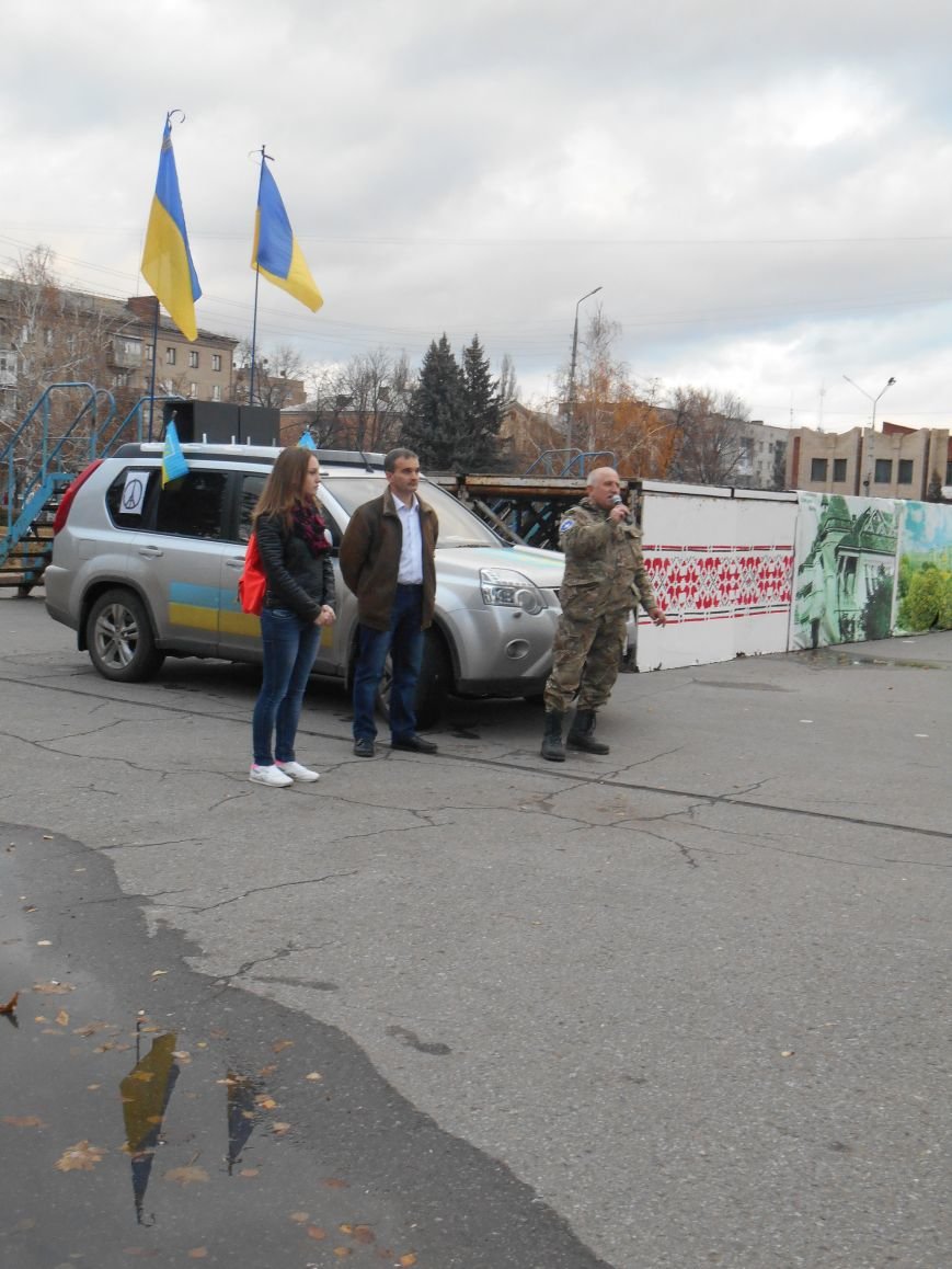 Віче у Слов’янську присвятили жертвам страшного теракту у Франції (фото) - фото 6 Віче у Слов’янську присвятили жертвам страшного теракту у Франції (фото) - фото 6