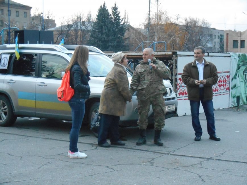 Віче у Слов’янську присвятили жертвам страшного теракту у Франції (фото) - фото 3 Віче у Слов’янську присвятили жертвам страшного теракту у Франції (фото) - фото 3
