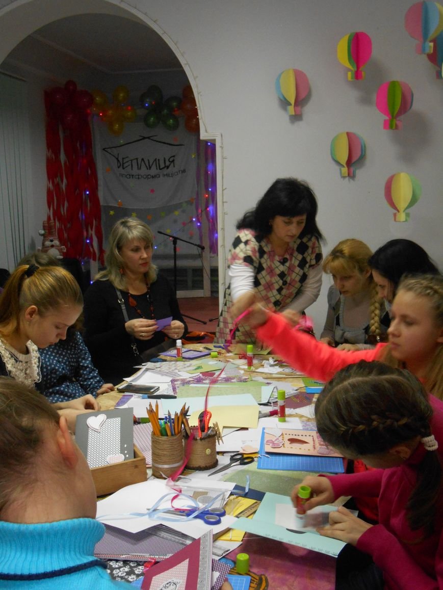 Святкові поштівки від гостей Теплиці, як проводили майстер клас на півріччя (фото) - фото 2 Святкові поштівки від гостей Теплиці, як проводили майстер клас на півріччя (фото) - фото 2