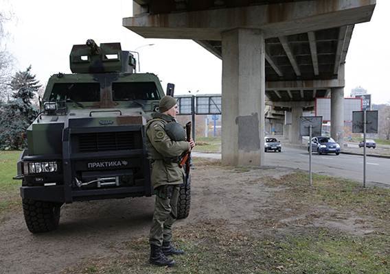 Нацгвария будет круглосуточно охранять все мосты Киева (ФОТО, ВИДЕО) (фото) - фото 1 Нацгвария будет круглосуточно охранять все мосты Киева (ФОТО, ВИДЕО) (фото) - фото 1