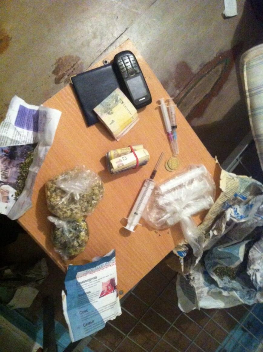 В днепродзержинской больнице у пациента обнаружили опий и коноплю (фото) - фото 1 В днепродзержинской больнице у пациента обнаружили опий и коноплю (фото) - фото 1