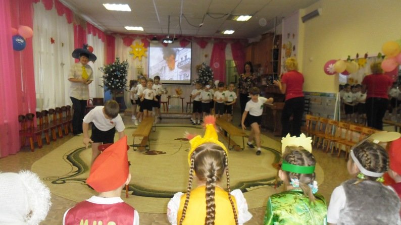 Воспитанники полевского детского сада  поздравили сотрудников МЧС