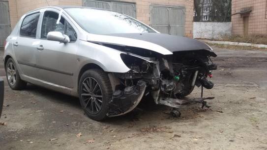 В результате погони полицейским досталась иномарка с наркотиками и оружием (ФОТО) (фото) - фото 1 В результате погони полицейским досталась иномарка с наркотиками и оружием (ФОТО) (фото) - фото 1