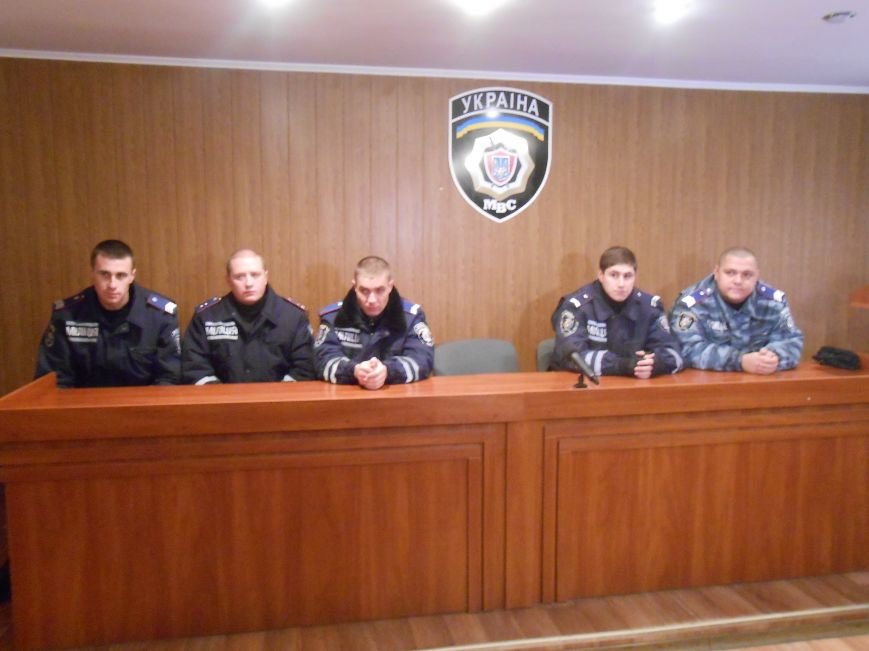 В Днепродзержинске на улице Стасова полиция пресекла деятельность кабельных воров (фото) - фото 1 В Днепродзержинске на улице Стасова полиция пресекла деятельность кабельных воров (фото) - фото 1