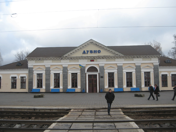 Потяг сполученням Львів-Рівне смертельно травмував жінку на залізничному переїзді. Опубліковані фото (фото) - фото 1 Потяг сполученням Львів-Рівне смертельно травмував жінку на залізничному переїзді. Опубліковані фото (фото) - фото 1