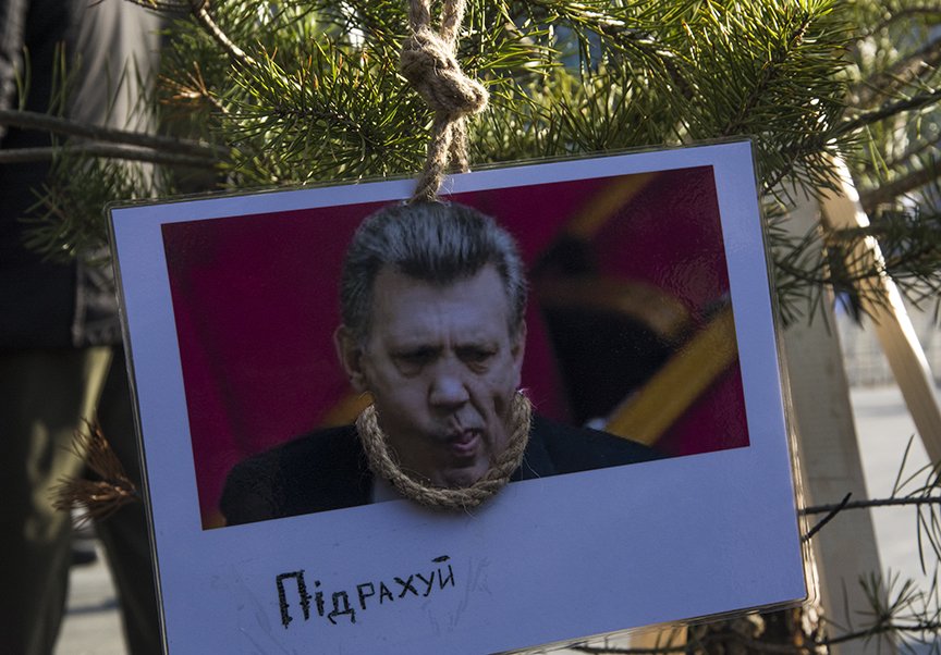 К годовщине двух Майданов ОУН установила “йолку” и требует новую революцию (ФОТОРЕПОРТАЖ) (фото) - фото 6 К годовщине двух Майданов ОУН установила “йолку” и требует новую революцию (ФОТОРЕПОРТАЖ) (фото) - фото 6