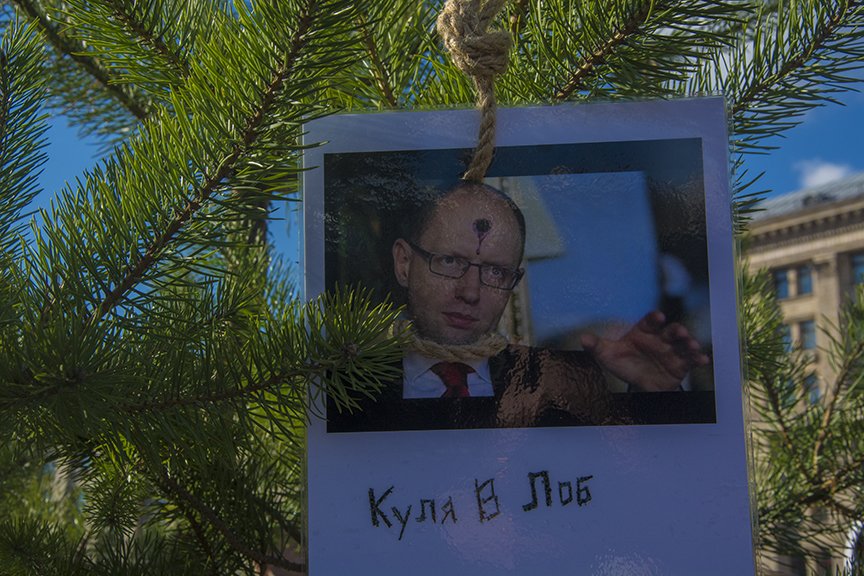 К годовщине двух Майданов ОУН установила “йолку” и требует новую революцию (ФОТОРЕПОРТАЖ) (фото) - фото 10 К годовщине двух Майданов ОУН установила “йолку” и требует новую революцию (ФОТОРЕПОРТАЖ) (фото) - фото 10