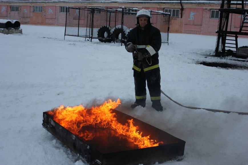 Сыктывкарские журналисты на себе испытали особенности пожарной службы, фото-20