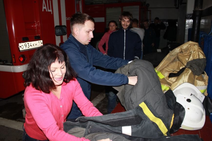 Сыктывкарские журналисты на себе испытали особенности пожарной службы, фото-2