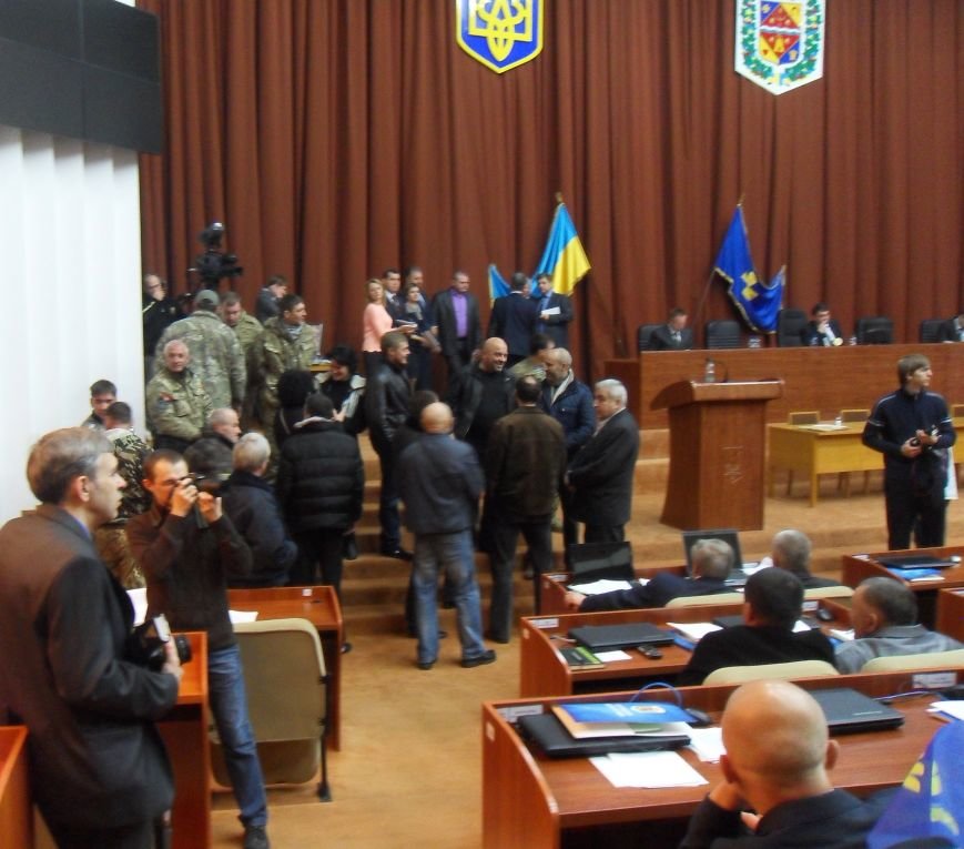 Перша сесія обласної ради нового скликання: сутички, «договорняки» і обрання голови (фото) - фото 4 Перша сесія обласної ради нового скликання: сутички, «договорняки» і обрання голови (фото) - фото 4