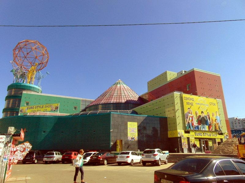 На Оболони хотят продать ТРЦ за долги (ФОТО) (фото) - фото 1 На Оболони хотят продать ТРЦ за долги (ФОТО) (фото) - фото 1