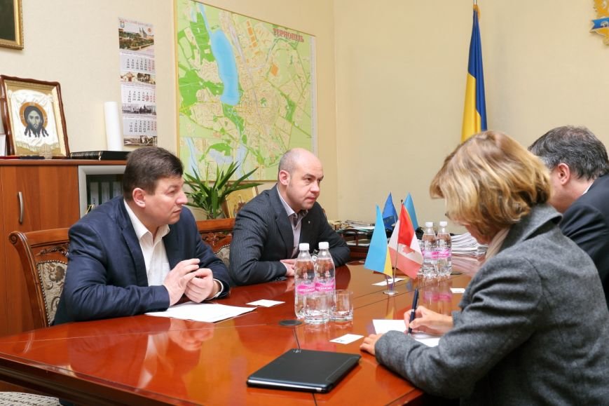 Посол Канади в Україні зустрівся з очільником Тернополя (фото) - фото 1 Посол Канади в Україні зустрівся з очільником Тернополя (фото) - фото 1
