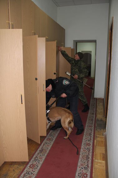 Информация о взрывчатке в Черниговской ОГА оказалась ложной (фото) - фото 1 Информация о взрывчатке в Черниговской ОГА оказалась ложной (фото) - фото 1
