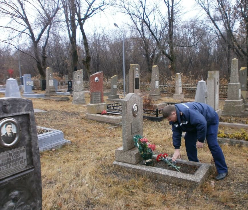 Днепродзержинские пожарные почтили память коллег, погибших во время строительства ДК Металлургов (фото) - фото 2 Днепродзержинские пожарные почтили память коллег, погибших во время строительства ДК Металлургов (фото) - фото 2